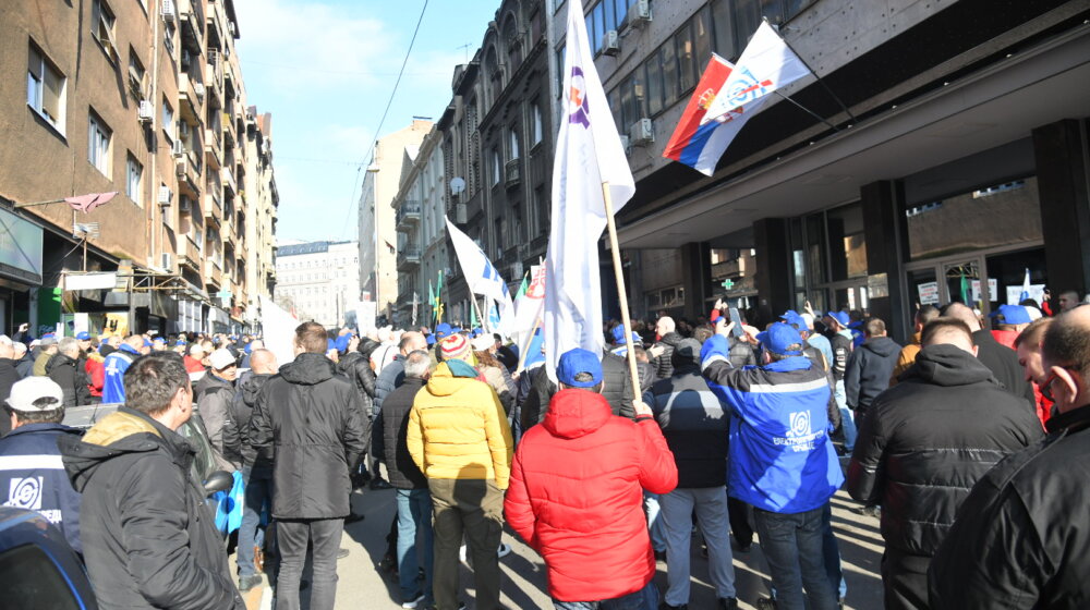 Održan protest radnika EPS-a: Traže smenu direktora 1