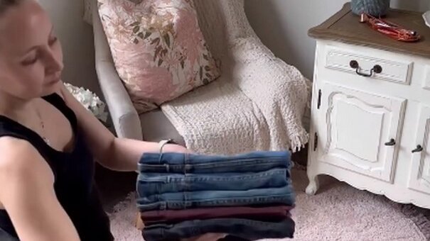 Nataša je otkrila genijalan trik kako da složite farmerke i uštedite prostor 1