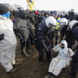 Policija rasterala ekološke aktiviste koji su pokušali da spreče širenje rudnika uglja 2
