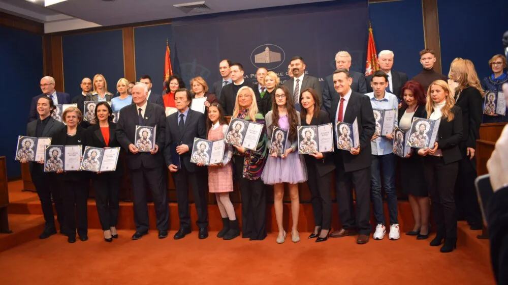 Svetosavske nagrade dobilo 34 pojedinaca i ustanova 16