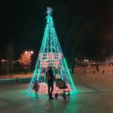 Osmoro povređeno u tuči u kafani na dočeku Nove godine u Nišu: Nekoliko hiljada ljudi na centralnom trgu 5