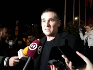 Protest “Provetrimo Niš, dišimo slobodno”: Uvesti besplatan gradski prevoz u vreme velike zagađenosti i zatvoriti gradsku deponiju 2 Protest “Provetrimo Niš, dišimo slobodno”: Uvesti besplatan gradski prevoz u vreme velike zagađenosti i zatvoriti gradsku deponiju 2
