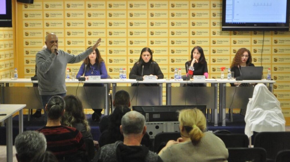 "Pacijent se veže za stolicu, prekrije čaršavom i prska alkoholom": Doktori "Laze" o "inovativnom lečenju" koje pominje Uprava 1