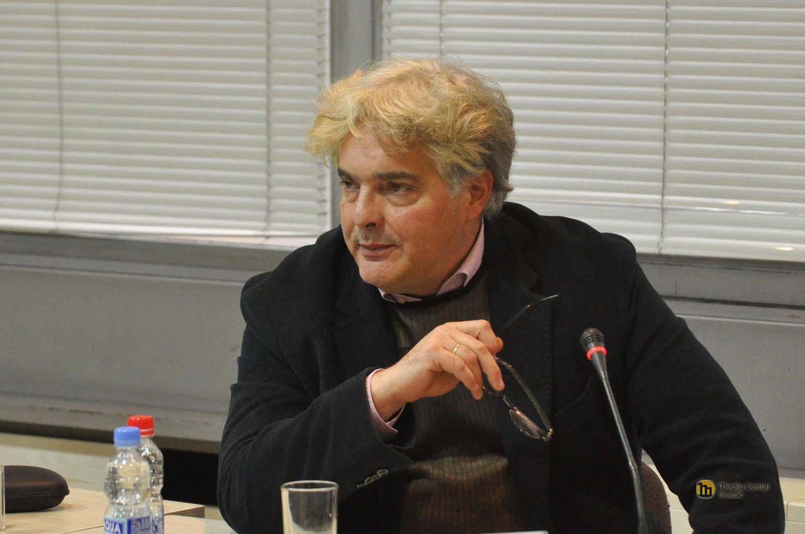 Podeljena i posvađana desnica na izbore će, čini se, u više kolona 3