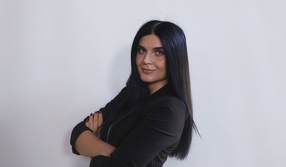 NDNV zahteva hitnu reakciju institucija: Nakon objavljenog teksta o ateljeima na Petrovaradinskoj tvrđavi, upućene pretnje novinarki novosadskog Radija 021 1