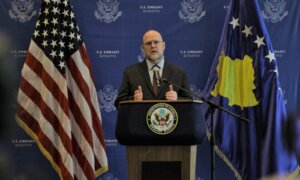 Hovenijer: SAD zabrinute zbog pritvaranja zamenika direktora Kosovske policije, da se sprovedu svi dogovori iz dijaloga