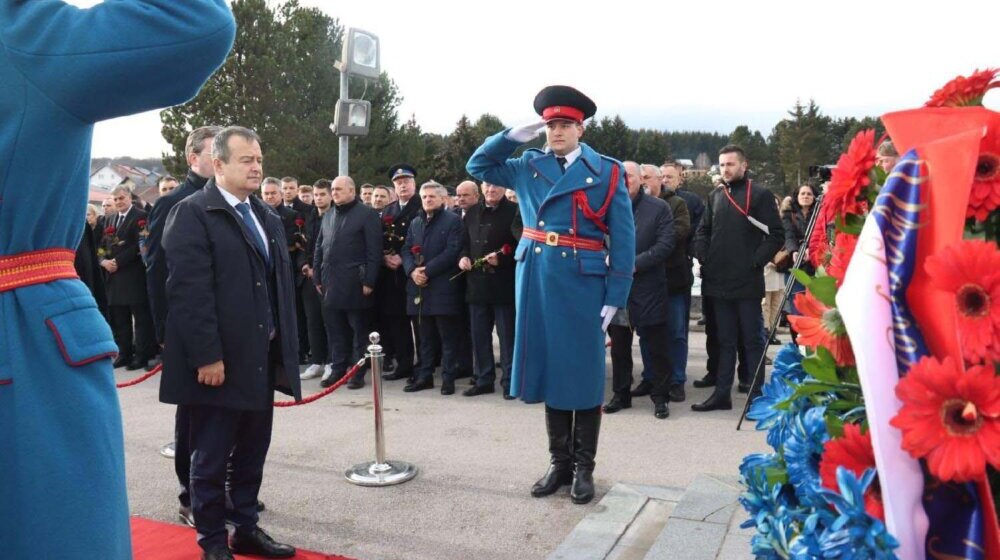 Dačić, Dodik, ministri iz RS i Srbije i sin Ratka Mladića položili vence u Sokocu povodom dana RS 1