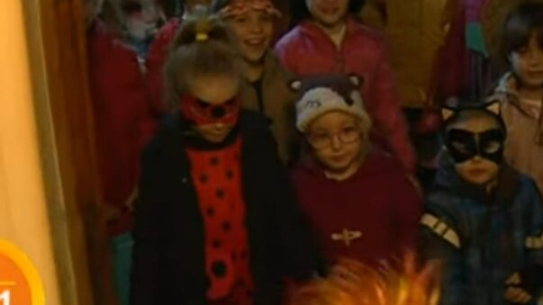 "Ja sam mala Milica, ujela me lisica": Da li znate šta je korinđanje, božićni običaj u Vojvodini koji podseća na Noć veštica? 1