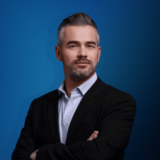 Vučićev propagandista iz Izraela: Ko je Boaz Toporovski, koji tvrdi da je predsednik Srbije sprečio Treći svetski rat? 5