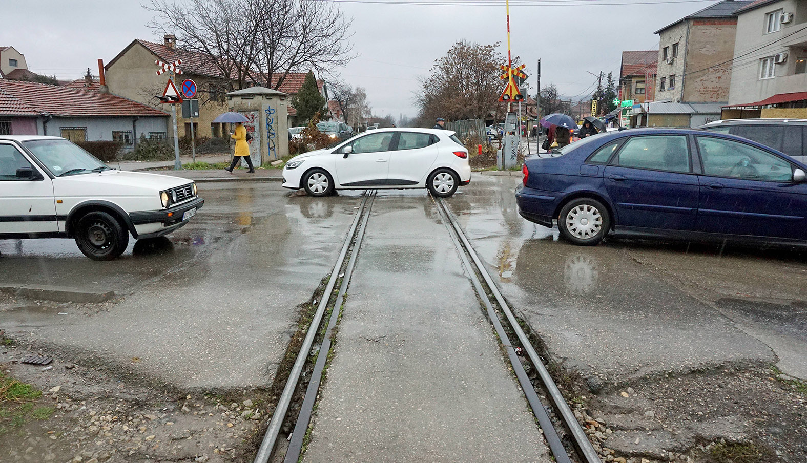 "Vek i frtalj slušamo razna obećanja, a radovi nikako da krenu": Nakon najave premijerke da uskoro kreću radovi na obilaznici i izmeštanju pruge iz Niša 2 "Vek i frtalj slušamo razna obećanja, a radovi nikako da krenu": Nakon najave premijerke da uskoro kreću radovi na obilaznici i izmeštanju pruge iz Niša 2