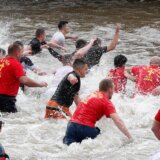 Kadet četvrte godine Vojne akademije Pavle Milošević pobednik plivanja za Časni krst 9