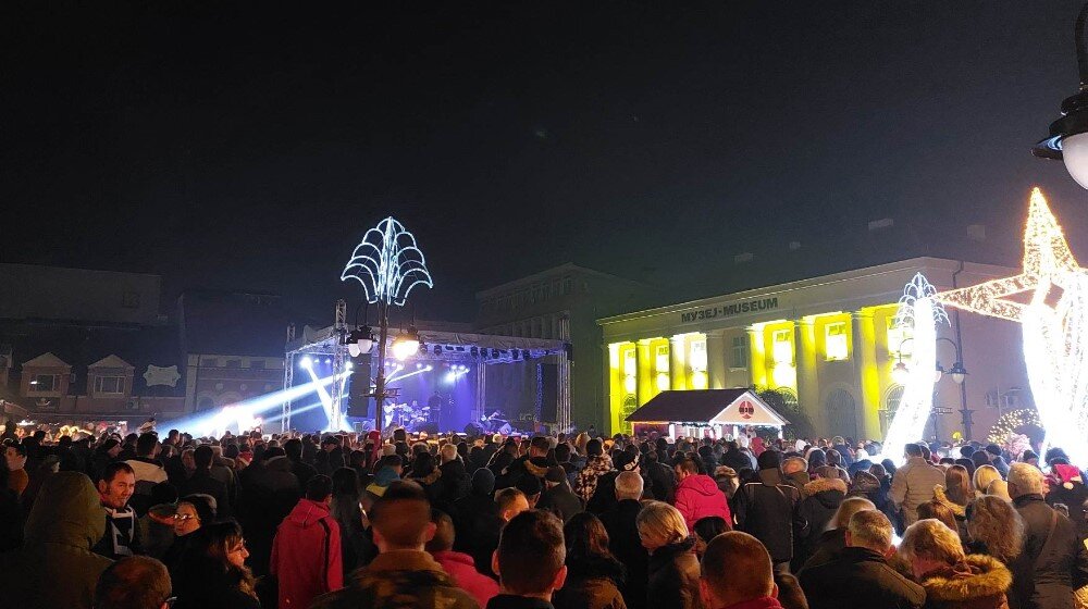 Zaječarci dočekali 2023. godinu uz koncert Alena Ademovića i vatromet 1