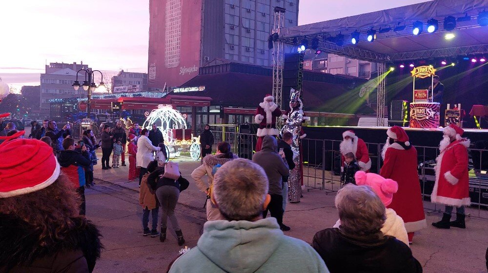 Kako je izgledao doček Nove godine na gradskim trgovima po Srbiji (FOTO) 1