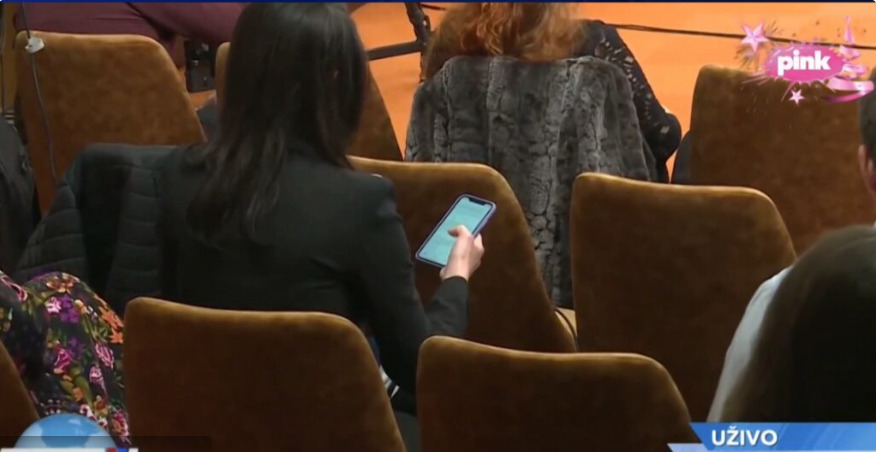 TV Pink zumirala telefon novinarke N1 dok je postavljala pitanje Vučiću 1