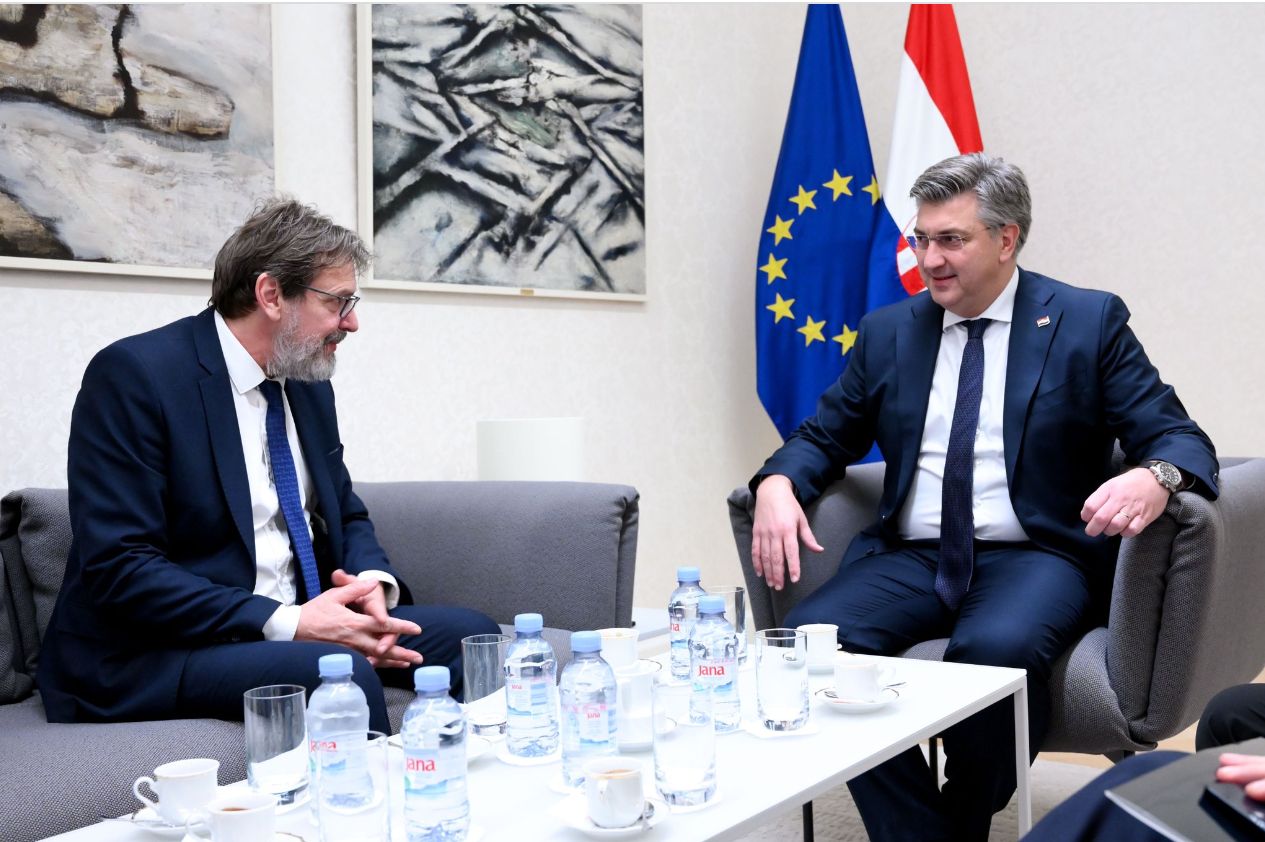 Dačić i Plenković na Božićnom prijemu u Zagrebu: Umesto nadmetanja u mržnji da se takmičimo u izgradnji mira i dobrih odnosa 2 Dačić i Plenković na Božićnom prijemu u Zagrebu: Umesto nadmetanja u mržnji da se takmičimo u izgradnji mira i dobrih odnosa 2