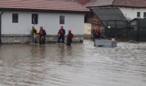 Kiša pada 12 sati, Raška se izlila na ulivu u Novi Pazar 2
