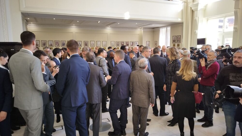 Ko je bio kod Dačića na novogodišnjem prijemu: Gošća i Tamara Vučić 3 Ko je bio kod Dačića na novogodišnjem prijemu: Gošća i Tamara Vučić 3