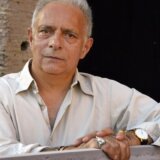 Priče iz bolničkog kreveta: Paralizovani pisac Hanif Kurejši svakodnevno stvara 1