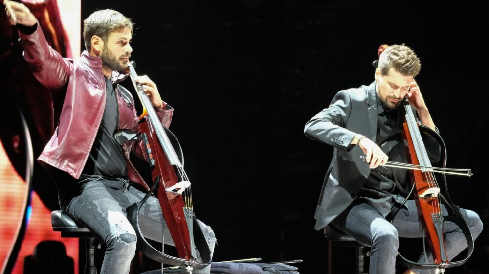 Pevač se žali da 2Cellos loše izvode njegov hit, a ni oni mu nisu ostali dužni 1