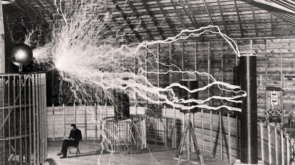 Munje na Kuli Beograd oživele lik Nikole Tesle, čoveka koji je doneo svetlost planeti (VIDEO) 1