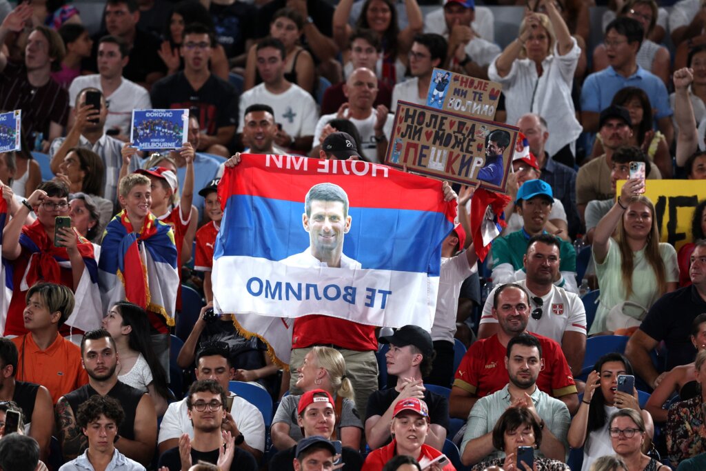 (FOTO) Povratak na "mesto zločina": Kako su Đokovića dočekali navijači na prvom meču Australijan opena 3