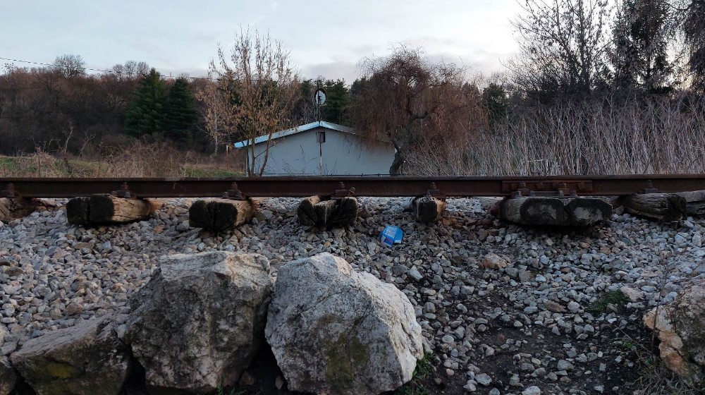 (FOTO) Sve opasne tačke na pruzi gde se prevrnula cisterna kod Zaječara: Radnik železnice otkriva za Danas kolika je opasnost od novog akcidenta 5