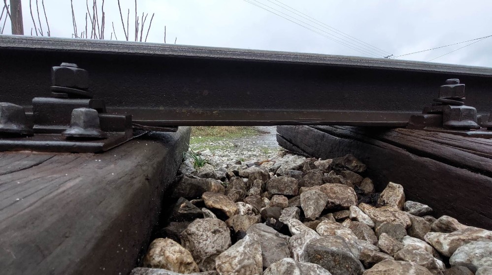 Voz stotinama metara gurao kombi zatvorenom prugom u Puli 1