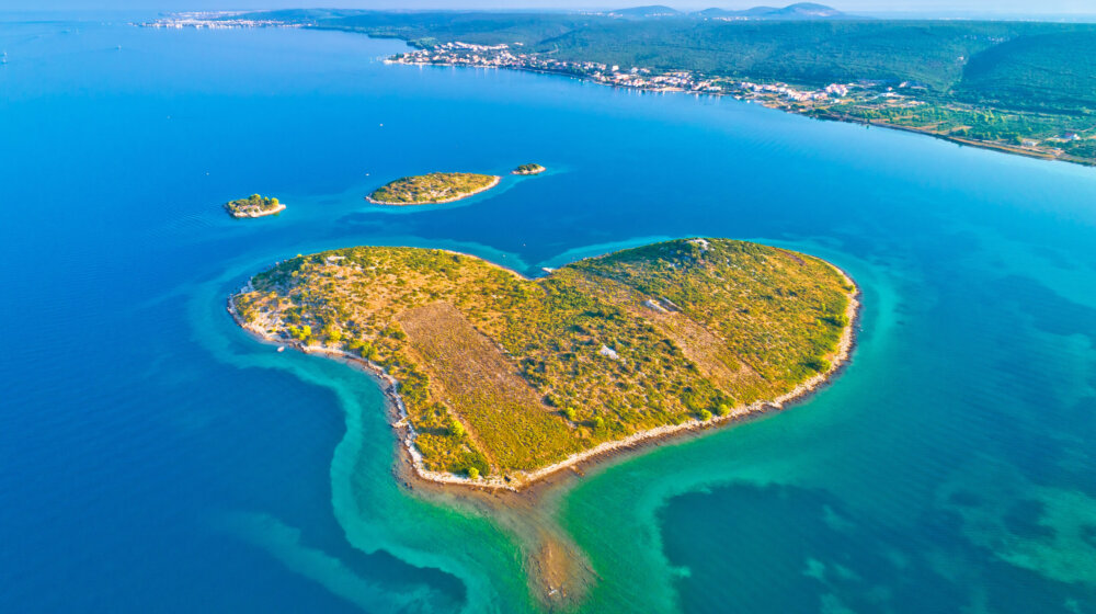 Hrvatsko ostrvo na koje su svraćali Bijonse i Majkl Džordan prodaje se za 10 miliona evra 14