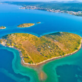 Hrvatsko ostrvo na koje su svraćali Bijonse i Majkl Džordan prodaje se za 10 miliona evra 10