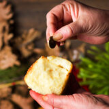 Šta znači ako za Božić izvučete novčić iz česnice? 13