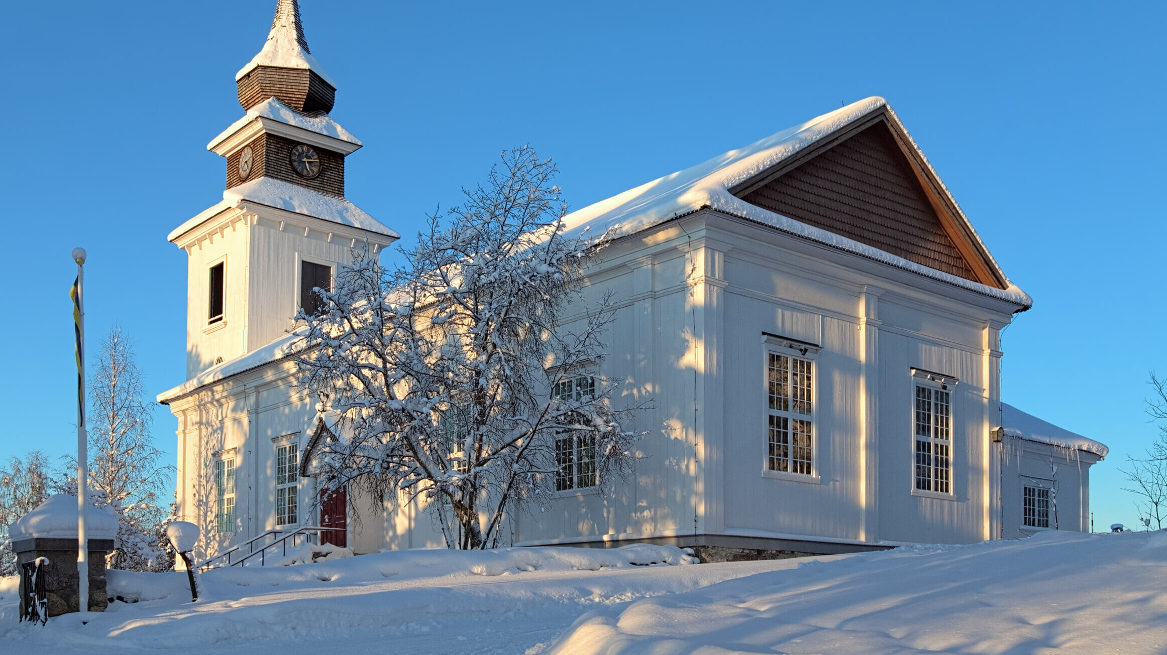 Ljudi se u Švedskoj smrzavaju na -20 zbog 3.000 evra 2 Ljudi se u Švedskoj smrzavaju na -20 zbog 3.000 evra 2