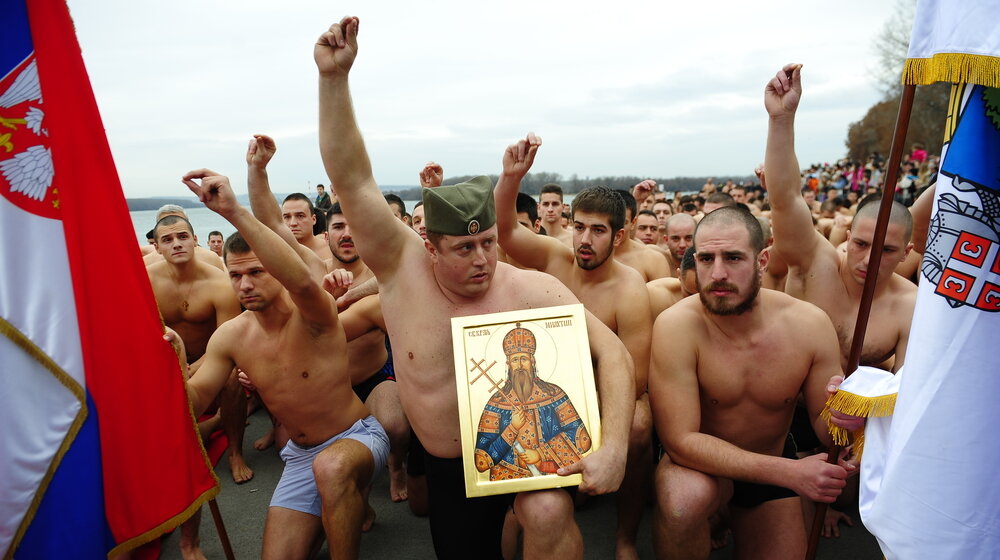 Da li je plivanje za Časni krst na Bogojavljenje deo pravoslavne tradicije i šta simbolizuje? 1