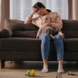 "U početku deluje da sve može": Kroz kakvu torturu prolaze mame u poteri za subvencijama da obezbede krov nad glavom? 5