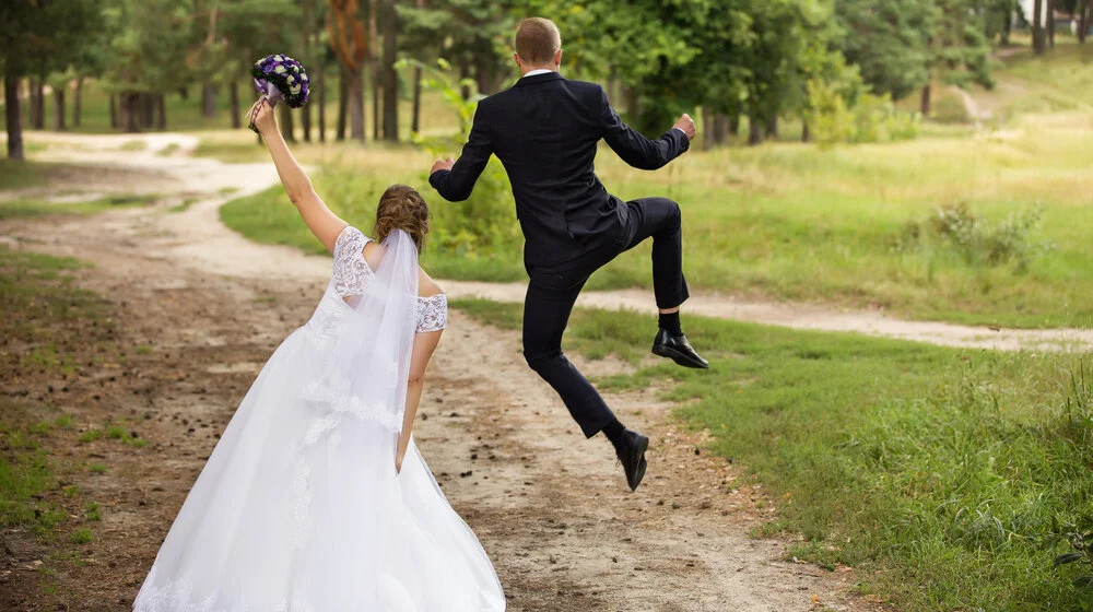 Zbog čega se za ulazak u brak kaže "stati na ludi kamen"? 1