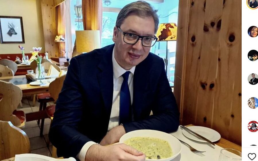 Medijski odjek fotografija iz Davosa: Vučić prvo sedi sam, posle se okrepljuje supom 1