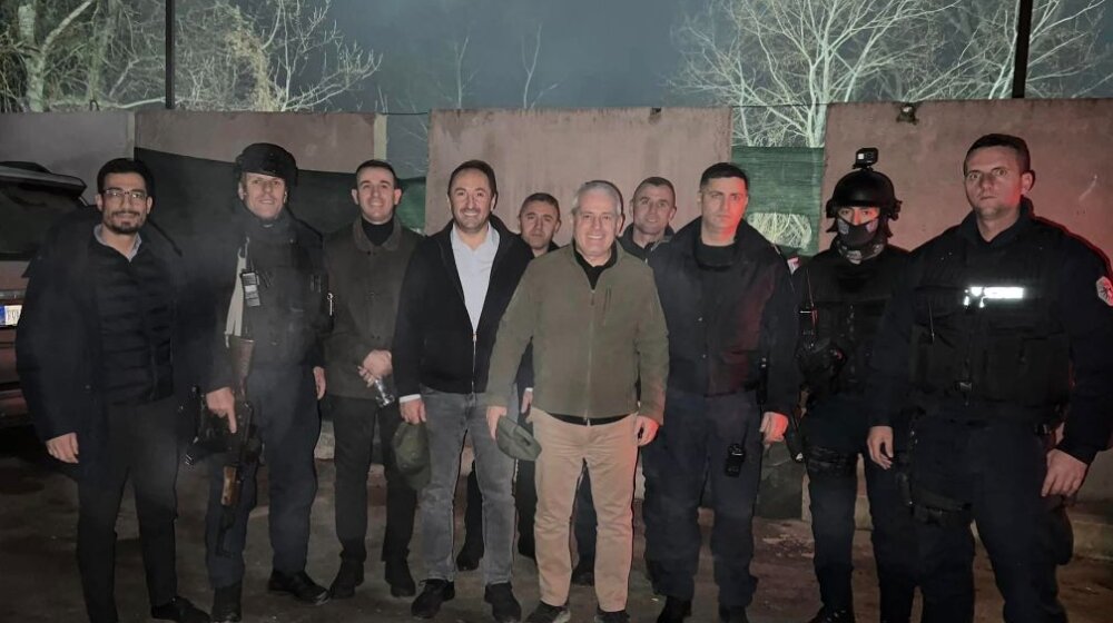 Nova godina na Kosovu: Ministar policije na punktu, građani u kućama 1