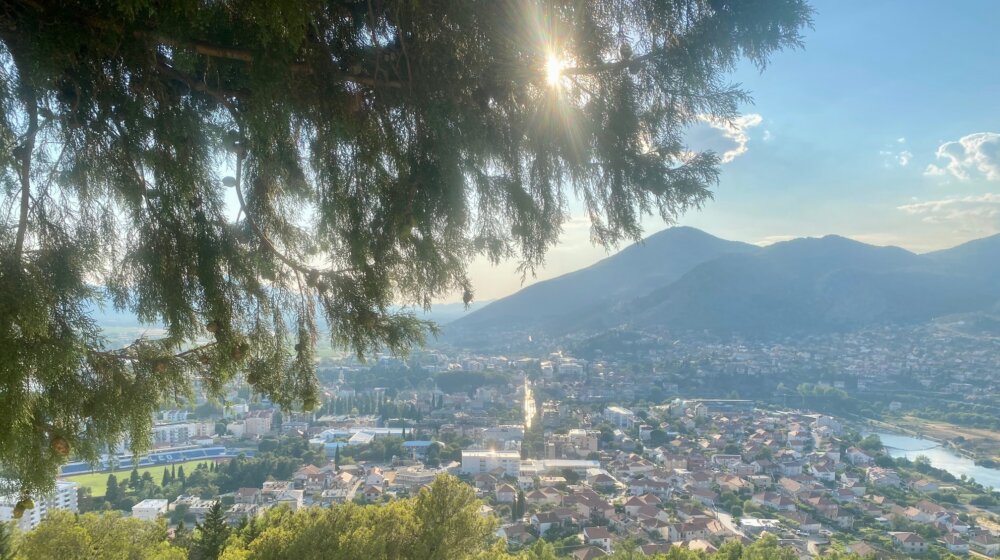 U Trebinju održan skup podrške ravnogorcima zbog pesme “Sprem’te se, sprem’te, četnici”: 1