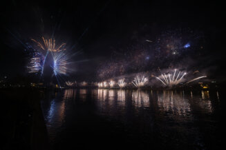 Dočekana Nova godina u prestonici velikim vatrometom sa Kule Beograd (FOTO) 1
