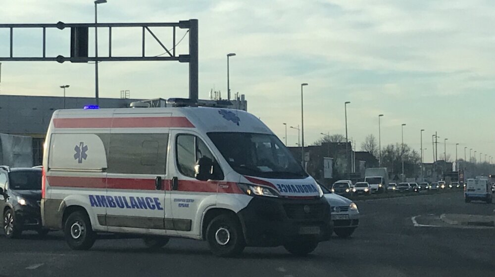 Beogradska Hitna pomoć: U saobraćajnoj nesreći kod Poštanske štedionice teško povređen motociklista 1