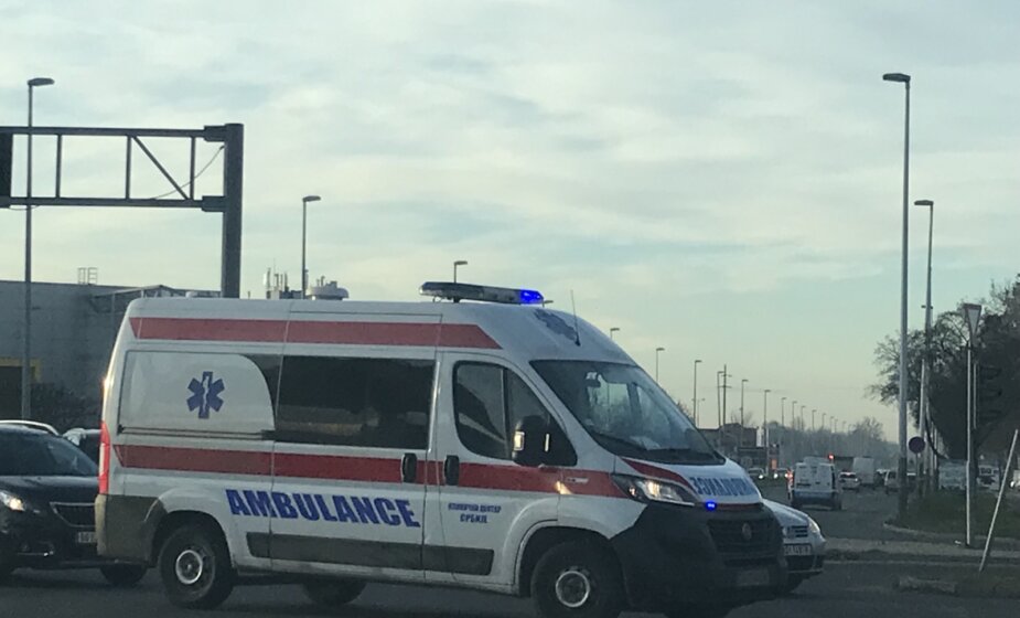 Biciklista teže povređen u saobraćajnoj nesreći na Surčinskom putu 1