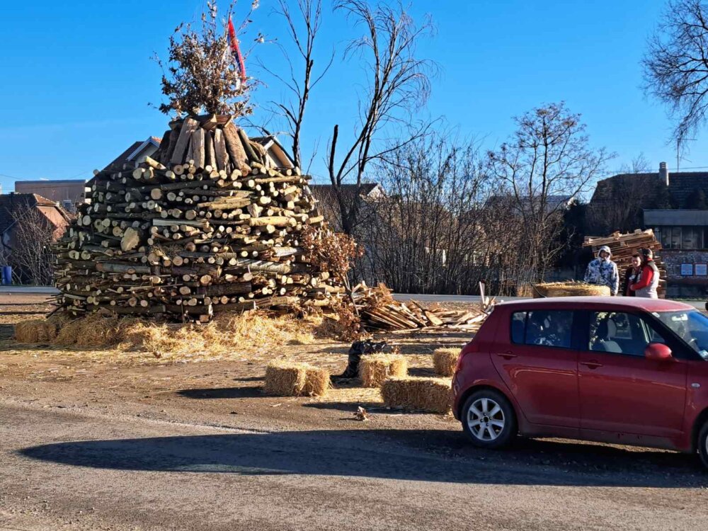 U Novom Sadu spremne lomače, petarde i topovski udari: Proslava Božića i ove godine biće opštenarodno veselje 2 U Novom Sadu spremne lomače, petarde i topovski udari: Proslava Božića i ove godine biće opštenarodno veselje 2