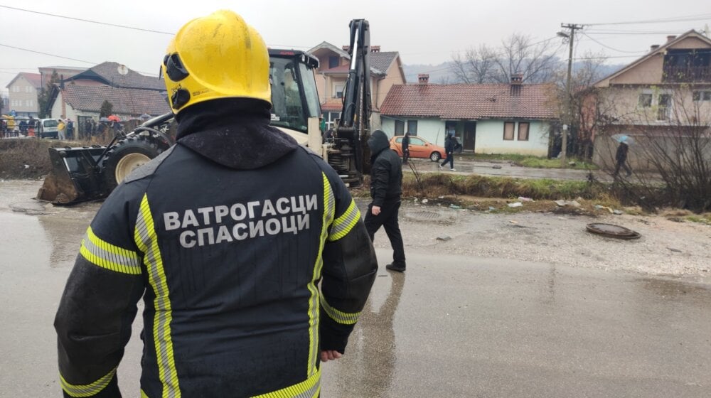 Proglašeno vanredno stanje u sedam opština, traga se za dve osobe u Novom Pazaru 1