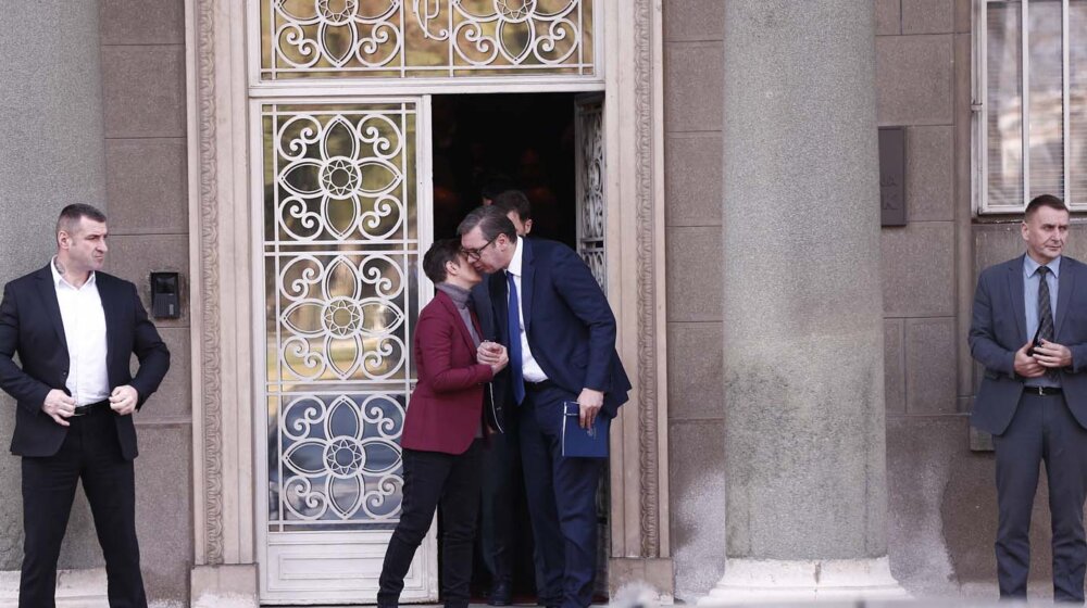 Predsednica Vlade Srbije i ministri iz Srpske napredne stranke (SNS) izlaze iz zgrade Predsedništva