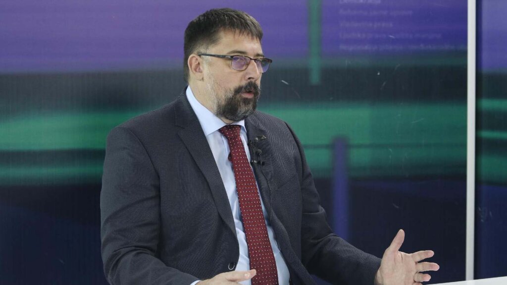 "Prevremeni kraj školske godine povećava broj građana na ulicama": Sagovornici Danasa o masovnosti protesta "Srbija protiv nasilja" 4