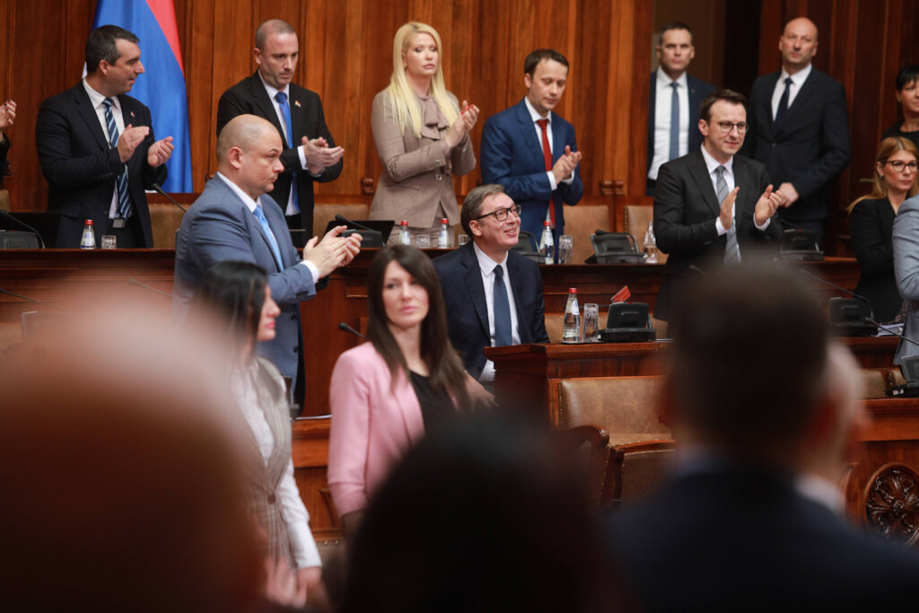 Skupština usvojila Izveštaj Kancelarije za KiM, Aleksandar Vučić poručio da Srbiji predstoji borba za ZSO i teška vremena 2
