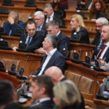 Da li je Gašić malerozan i treba li karma da bude razlog za smenu: Kako naprednjaci i opozicija debatuju u Skupštini o "odlasku" ministra policije? 2