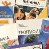 Ministarstvo prosvete još nije ugovorilo kupovinu udžbenika koji treba da budu besplatni za učenike 1