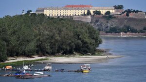 Petrovaradinska tvrđava biće na nekoliko sati zatvorena za saobraćaj u petak, 24. oktobra, kao i u subotu i nedelju, 25. i 26. oktobra.