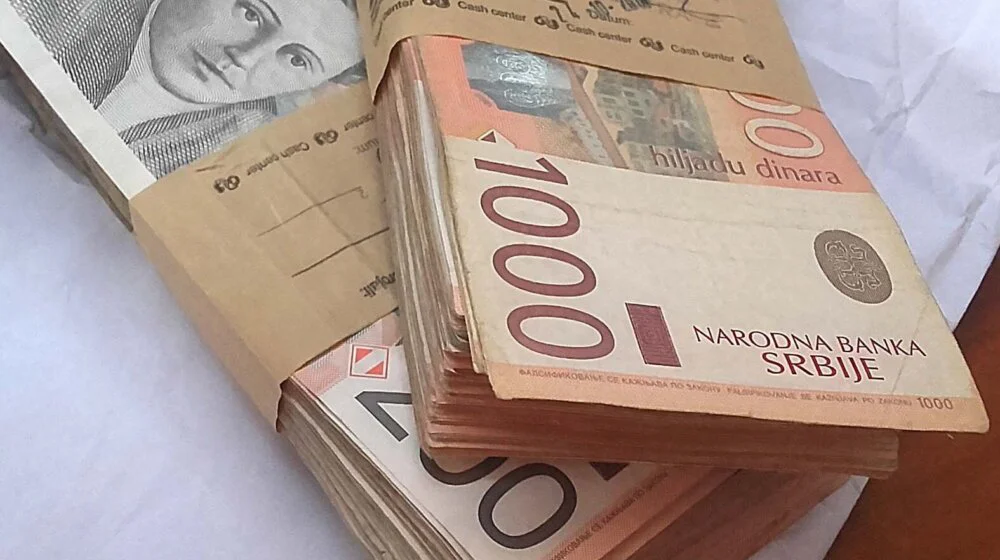 Prosečna plata u decembru bila 84.227 dinara 1