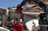 MUP: Srpski spasilački tim u Turskoj sa kolegama iz Italije traga za preživelima u zemljotresu (FOTO) 7